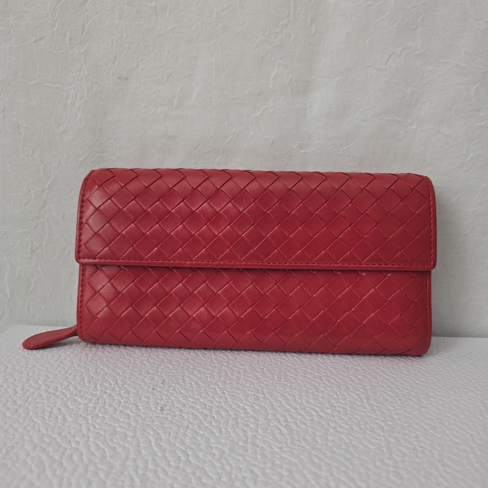 Elegant Red Woven Women's Clutch